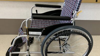 ヤクルト販売様より車イスを寄贈いただきました。